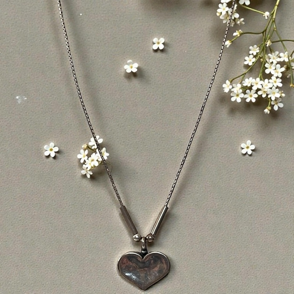 Signed Silpada Retired 925 Sterling Silver “Heart on the Line” Pendant Necklace - Picture 3 of 7